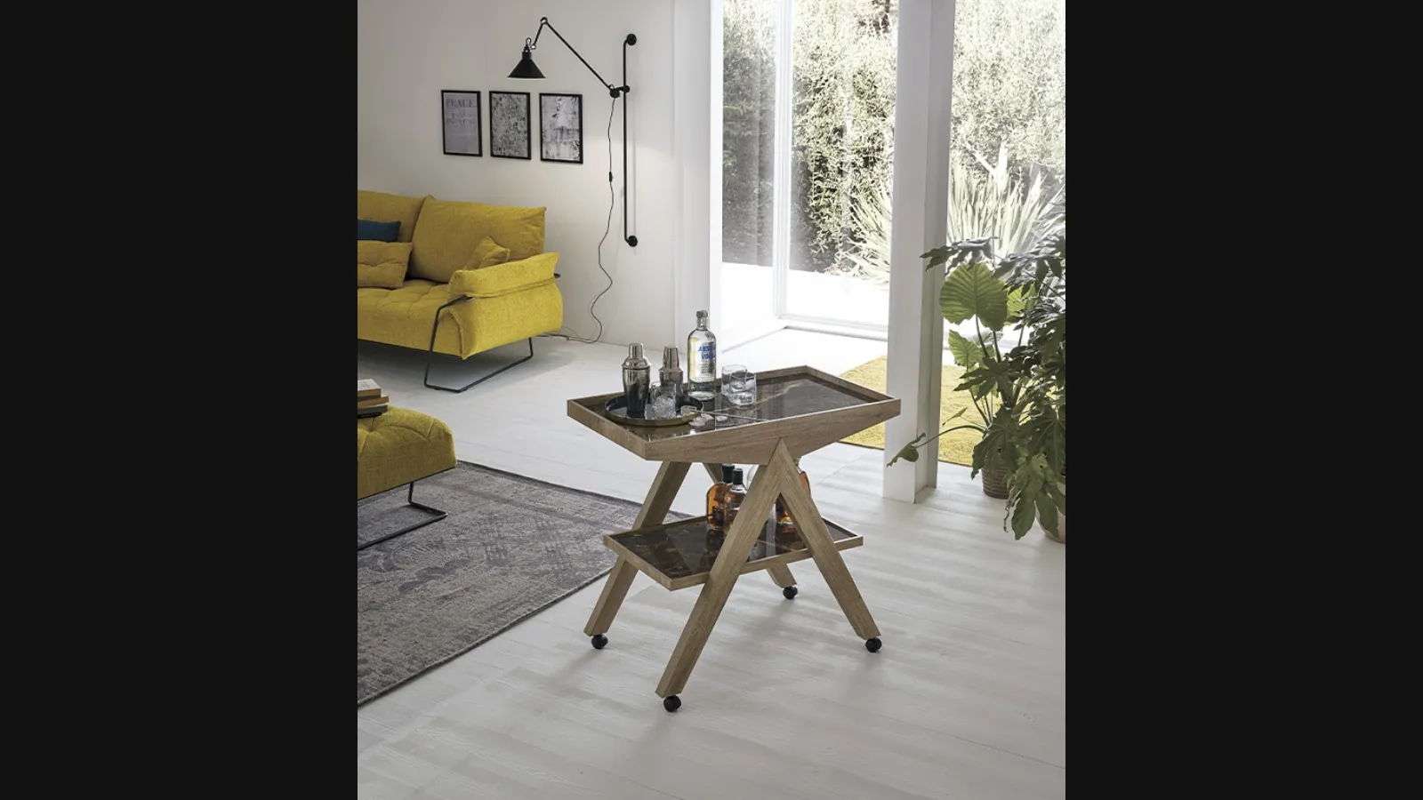 Tavolino carrello Arrow con piani in gres e struttura in laminato effetto legno di Target Point