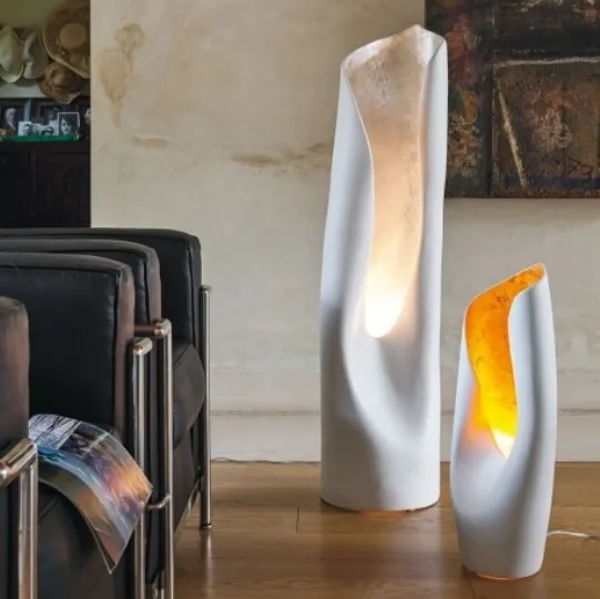 Lampada da terra in ceramica con interno foglia oro o argento Calla di Adriani e Rossi